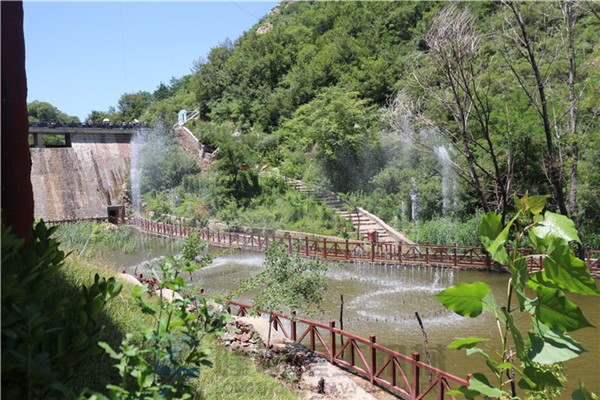 “荷風(fēng)送香氣，竹露滴清響”洛陽隆中重工2019年度員工旅游活動(dòng)--登封大熊山仙人谷一日游